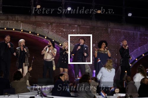 Amsterdam 5 mei 2022
5 mei concert op de amstel bij Carre met oa aanwezig Koning Willem Alexander en Koningin Maxima .
Freska Tania Kross Anita Meyer Merijn v Haren Ella v Doucke Wasim Arslan en Eric Corton