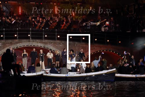Amsterdam 5 mei 2022
5 mei concert op de amstel bij Carre met oa aanwezig Koning Willem Alexander en Koningin Maxima .