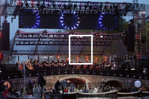Amsterdam 5 mei 2022
5 mei concert op de amstel bij Carre met oa aanwezig Koning Willem Alexander en Koningin Maxima .