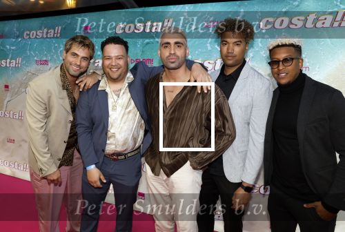 Amsterdam 20 april 2022
Premiere Costa in Tuschinski. Castleden oa , Katja Schuurman Abbey Hoes Soy Kroon Stephanie v Eer Oscar Aerts Sinan Eroglu Roeland Fernhout Tina de Bruin en Lisa Zweerman . De regisseur is Jon Karhaus en Diederik Jekel heeft het script geschreven. Afrobros en Manuel Broekman