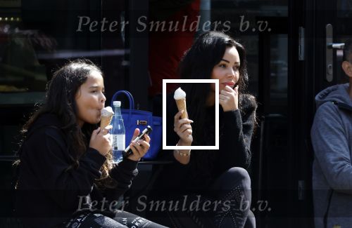 Amsterdam 11 april 2022
Amanda Balk met haar dochter Vegas ijsje eten en winkelen op de cornelis schuytstraat