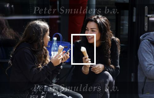 Amsterdam 11 april 2022
Amanda Balk met haar dochter Vegas ijsje eten en winkelen op de cornelis schuytstraat