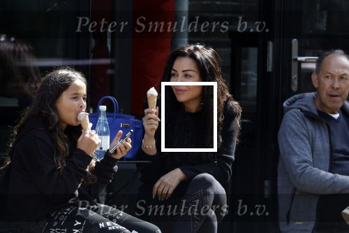 Amsterdam 11 april 2022
Amanda Balk met haar dochter Vegas ijsje eten en winkelen op de cornelis schuytstraat