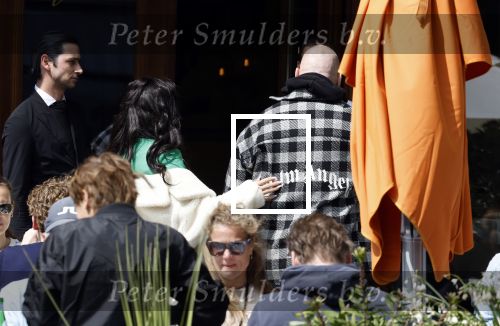 Amsterdam 23 april 2022
Amanda Balk met haar nieuwe vriend Edward den Hollander in Amsterdam bij Ferilli. Ze kwamen aanrijden met zijn Rolls Royce