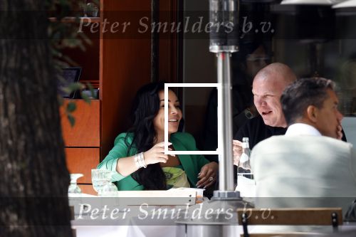 Amsterdam 23 april 2022
Amanda Balk met haar nieuwe vriend Edward den Hollander in Amsterdam bij Ferilli. Ze kwamen aanrijden met zijn Rolls Royce