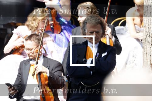 Maastricht 27 april 2022
Koningsdag wordt dit jaar in Maastricht gevierd . Aanwezig Koning Willem Alexander Koningin Maxima Prinses Amalia Prinses Alexia Prinses Ariane Prins Constantijn Prinses Laurentien Prins Maurits Prinses Marilene Prins Bernhard Prinses Annette Prins Floris Prinses Aimee Prins Pieter Christiaan en Prinses Annette. Andre Rieu