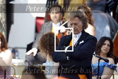 Maastricht 27 april 2022
Koningsdag wordt dit jaar in Maastricht gevierd . Aanwezig Koning Willem Alexander Koningin Maxima Prinses Amalia Prinses Alexia Prinses Ariane Prins Constantijn Prinses Laurentien Prins Maurits Prinses Marilene Prins Bernhard Prinses Annette Prins Floris Prinses Aimee Prins Pieter Christiaan en Prinses Annette. Andre Rieu