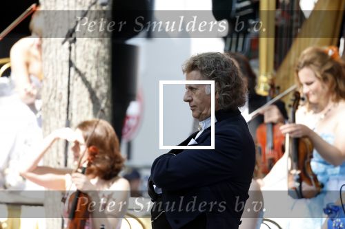 Maastricht 27 april 2022
Koningsdag wordt dit jaar in Maastricht gevierd . Aanwezig Koning Willem Alexander Koningin Maxima Prinses Amalia Prinses Alexia Prinses Ariane Prins Constantijn Prinses Laurentien Prins Maurits Prinses Marilene Prins Bernhard Prinses Annette Prins Floris Prinses Aimee Prins Pieter Christiaan en Prinses Annette. Andre Rieu