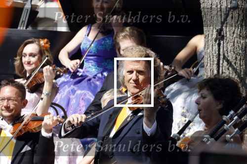 Maastricht 27 april 2022
Koningsdag wordt dit jaar in Maastricht gevierd . Aanwezig Koning Willem Alexander Koningin Maxima Prinses Amalia Prinses Alexia Prinses Ariane Prins Constantijn Prinses Laurentien Prins Maurits Prinses Marilene Prins Bernhard Prinses Annette Prins Floris Prinses Aimee Prins Pieter Christiaan en Prinses Annette. Andre Rieu