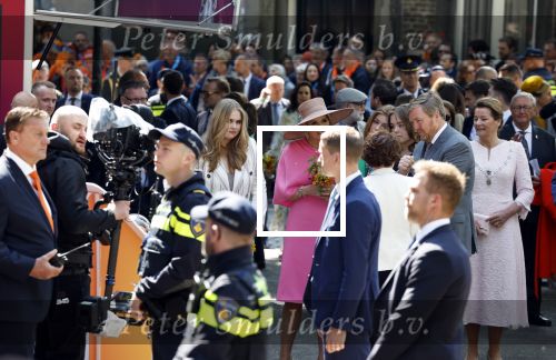Maastricht 27 april 2022
Koningsdag wordt dit jaar in Maastricht gevierd . Aanwezig Koning Willem Alexander Koningin Maxima Prinses Amalia Prinses Alexia Prinses Ariane Prins Constantijn Prinses Laurentien Prins Maurits Prinses Marilene Prins Bernhard Prinses Annette Prins Floris Prinses Aimee Prins Pieter Christiaan en Prinses Annette.