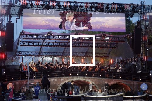 Amsterdam 5 mei 2022
5 mei concert op de amstel bij Carre met oa aanwezig Koning Willem Alexander en Koningin Maxima . Anita Meyer