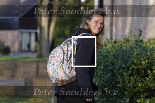 Ijhorst Staphorst 19 april 2022
Anne Lok vertrekt vanaf haar huis naar het stadhuis van Staphorst