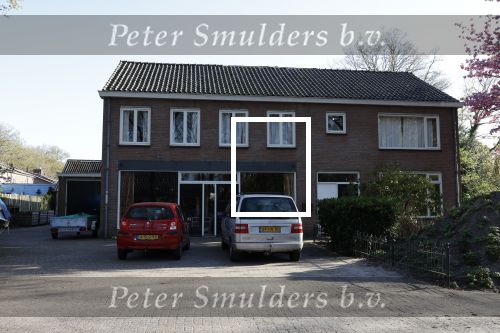 Ijhorst Staphorst 19 april 2022
Anne Lok vertrekt vanaf haar huis naar het stadhuis van Staphorst