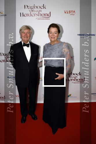 Maastricht 8 mei 2022
Premiere dagboek van en herdershond in het MECC .
Burgemeester Anne Marie Penn te Strake met haar man