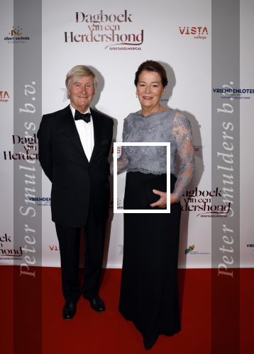 Maastricht 8 mei 2022
Premiere dagboek van en herdershond in het MECC .
Burgemeester Anne Marie Penn te Strake met haar man
