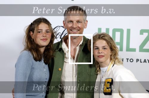 Utrecht 24 april 2022
Opening hal 22.        ( Padel bowling fitness en squash)
De eigenaren zijn Marco v Basten Frank Rijkaard Parry Overeem Barry Atsma en Edwin Oosterlaar. Barry kwam met zijn partner Noortje Herlaar en zijn 2 dochter. Ook zijn vader was erbij . Die werd die dag 80 jaar oud.
