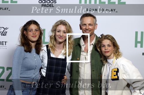 Utrecht 24 april 2022
Opening hal 22.        ( Padel bowling fitness en squash)
De eigenaren zijn Marco v Basten Frank Rijkaard Parry Overeem Barry Atsma en Edwin Oosterlaar. Barry kwam met zijn partner Noortje Herlaar en zijn 2 dochter. Ook zijn vader was erbij . Die werd die dag 80 jaar oud.