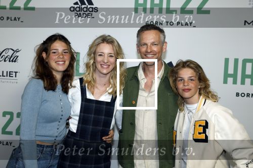 Utrecht 24 april 2022
Opening hal 22.        ( Padel bowling fitness en squash)
De eigenaren zijn Marco v Basten Frank Rijkaard Parry Overeem Barry Atsma en Edwin Oosterlaar. Barry kwam met zijn partner Noortje Herlaar en zijn 2 dochters. Ook zijn vader was erbij . Die werd die dag 80 jaar oud.