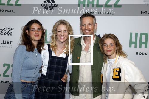 Utrecht 24 april 2022
Opening hal 22.        ( Padel bowling fitness en squash)
De eigenaren zijn Marco v Basten Frank Rijkaard Parry Overeem Barry Atsma en Edwin Oosterlaar. Barry kwam met zijn partner Noortje Herlaar en zijn 2 dochters. Ook zijn vader was erbij . Die werd die dag 80 jaar oud.