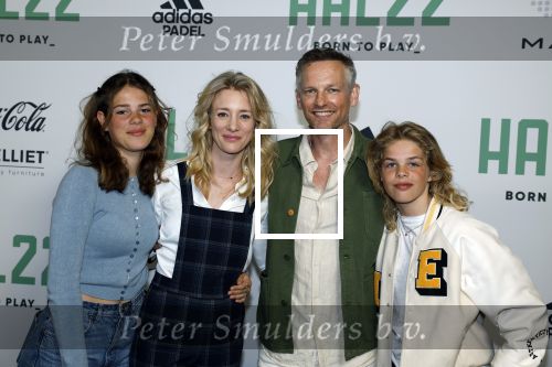 Utrecht 24 april 2022
Opening hal 22.        ( Padel bowling fitness en squash)
De eigenaren zijn Marco v Basten Frank Rijkaard Parry Overeem Barry Atsma en Edwin Oosterlaar. Barry kwam met zijn partner Noortje Herlaar en zijn 2 dochters. Ook zijn vader was erbij . Die werd die dag 80 jaar oud.