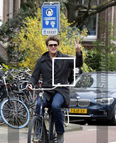 Amsterdam 12 april 2022
Beau v Erven Dorens op de fiets in Amsterdam zuid
