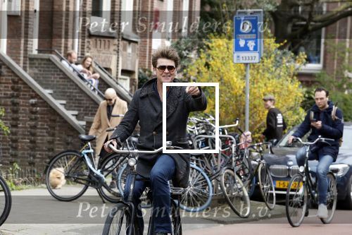 Amsterdam 12 april 2022
Beau v Erven Dorens op de fiets in Amsterdam zuid