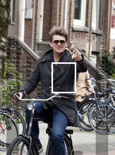 Amsterdam 12 april 2022
Beau v Erven Dorens op de fiets in Amsterdam zuid