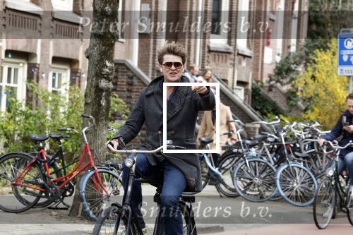 Amsterdam 12 april 2022
Beau v Erven Dorens op de fiets in Amsterdam zuid