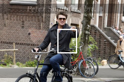 Amsterdam 12 april 2022
Beau v Erven Dorens op de fiets in Amsterdam zuid