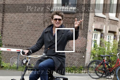 Amsterdam 12 april 2022
Beau v Erven Dorens op de fiets in Amsterdam zuid