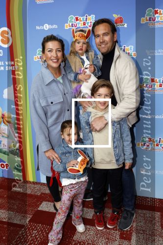 Amsterdam 1 mei 2022
Premiere 2 kleine kleutertjes bedacht door Jan Smit .
Bo Wilkes met man en kinderen