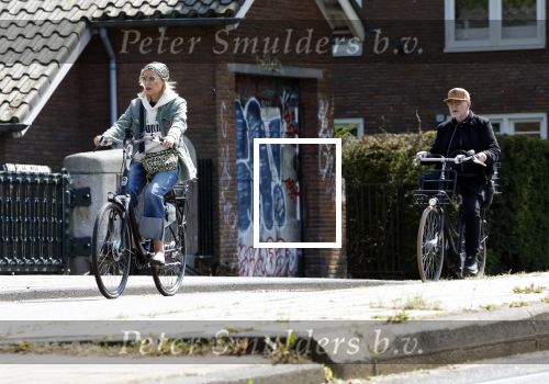 Amsterdam 6 mei 2022
De ouders van Bridget Maasland op de fiets in Amsterdam zuid