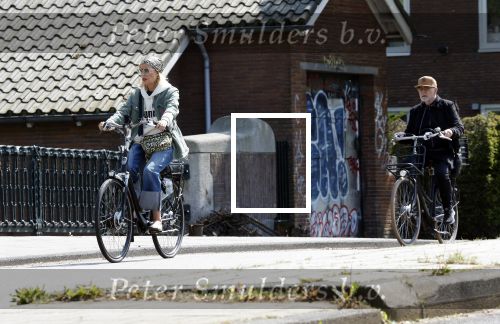 Amsterdam 6 mei 2022
De ouders van Bridget Maasland op de fiets in Amsterdam zuid