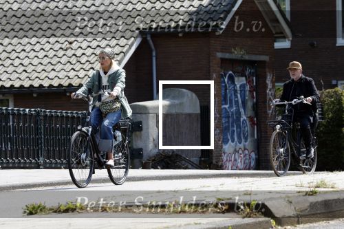 Amsterdam 6 mei 2022
De ouders van Bridget Maasland op de fiets in Amsterdam zuid