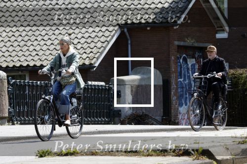 Amsterdam 6 mei 2022
De ouders van Bridget Maasland op de fiets in Amsterdam zuid