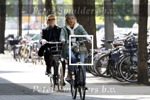 Amsterdam 6 mei 2022
De ouders van Bridget Maasland op de fiets in Amsterdam zuid