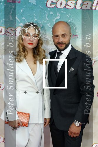 Amsterdam 20 april 2022
Premiere Costa in Tuschinski. Castleden oa , Katja Schuurman Abbey Hoes Soy Kroon Stephanie v Eer Oscar Aerts Sinan Eroglu Roeland Fernhout Tina de Bruin en Lisa Zweerman . De regisseur is Jon Karhaus en Diederik Jekel heeft het script geschreven. Jon en Carolien Spoor