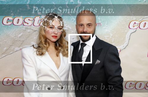 Amsterdam 20 april 2022
Premiere Costa in Tuschinski. Castleden oa , Katja Schuurman Abbey Hoes Soy Kroon Stephanie v Eer Oscar Aerts Sinan Eroglu Roeland Fernhout Tina de Bruin en Lisa Zweerman . De regisseur is Jon Karhaus en Diederik Jekel heeft het script geschreven. Jon en Carolien Spoor