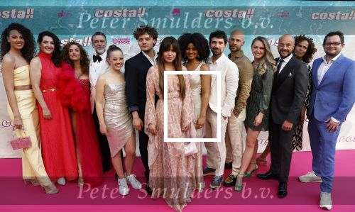 Amsterdam 20 april 2022
Premiere Costa in Tuschinski. Castleden oa , Katja Schuurman Abbey Hoes Soy Kroon Stephanie v Eer Oscar Aerts Sinan Eroglu Roeland Fernhout Tina de Bruin en Lisa Zweerman . De regisseur is Jon Karhaus en Diederik Jekel heeft het script geschreven.