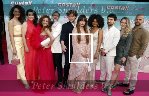 Amsterdam 20 april 2022
Premiere Costa in Tuschinski. Castleden oa , Katja Schuurman Abbey Hoes Soy Kroon Stephanie v Eer Oscar Aerts Sinan Eroglu Roeland Fernhout Tina de Bruin en Lisa Zweerman . De regisseur is Jon Karhaus en Diederik Jekel heeft het script geschreven.