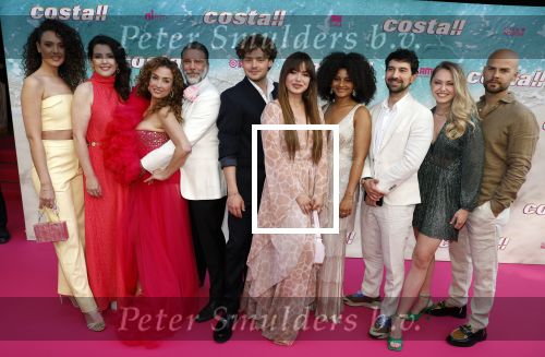 Amsterdam 20 april 2022
Premiere Costa in Tuschinski. Castleden oa , Katja Schuurman Abbey Hoes Soy Kroon Stephanie v Eer Oscar Aerts Sinan Eroglu Roeland Fernhout Tina de Bruin en Lisa Zweerman . De regisseur is Jon Karhaus en Diederik Jekel heeft het script geschreven.