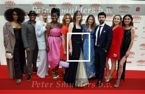 Amsterdam 10 mei 2022
Premiere Foodies in Tuschinski met oa Ilse warringa Holly Brood Sanne Langelaar Sanne Vogel Sinan Eroglu Quiah Shilue Roue Verveer en Johanna Hagen.