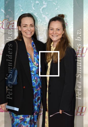 Amsterdam 20 april 2022
Premiere Costa in Tuschinski. Castleden oa , Katja Schuurman Abbey Hoes Soy Kroon Stephanie v Eer Oscar Aerts Sinan Eroglu Roeland Fernhout Tina de Bruin en Lisa Zweerman . De regisseur is Jon Karhaus en Diederik Jekel heeft het script geschreven.