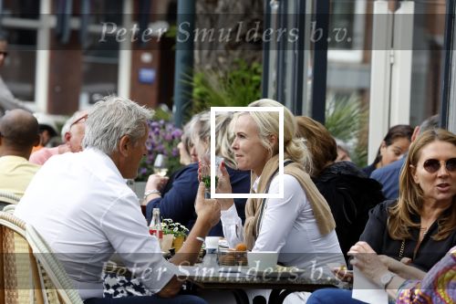 Amsterdam 7 mei 2022
Denise Boehoff met haar vriend Mike Kesseler in Amsterdam zuid.