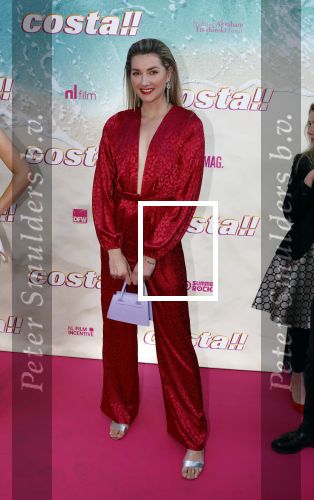 Amsterdam 20 april 2022
Premiere Costa in Tuschinski. Castleden oa , Katja Schuurman Abbey Hoes Soy Kroon Stephanie v Eer Oscar Aerts Sinan Eroglu Roeland Fernhout Tina de Bruin en Lisa Zweerman . De regisseur is Jon Karhaus en Diederik Jekel heeft het script geschreven. Denise Speelman en Julia Sinning