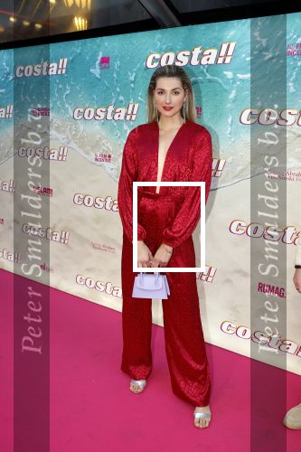 Amsterdam 20 april 2022
Premiere Costa in Tuschinski. Castleden oa , Katja Schuurman Abbey Hoes Soy Kroon Stephanie v Eer Oscar Aerts Sinan Eroglu Roeland Fernhout Tina de Bruin en Lisa Zweerman . De regisseur is Jon Karhaus en Diederik Jekel heeft het script geschreven. Denise Speelman en Julia Sinning