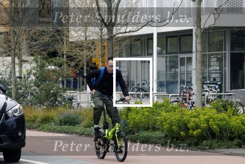Amsterdam 15 april 2022
Dolf Jansen op zijn fiets in Amsterdam zuid