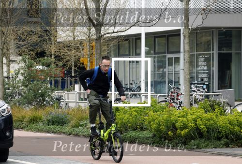 Amsterdam 15 april 2022
Dolf Jansen op zijn fiets in Amsterdam zuid
