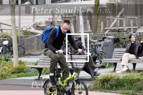 Amsterdam 15 april 2022
Dolf Jansen op zijn fiets in Amsterdam zuid