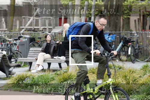 Amsterdam 15 april 2022
Dolf Jansen op zijn fiets in Amsterdam zuid